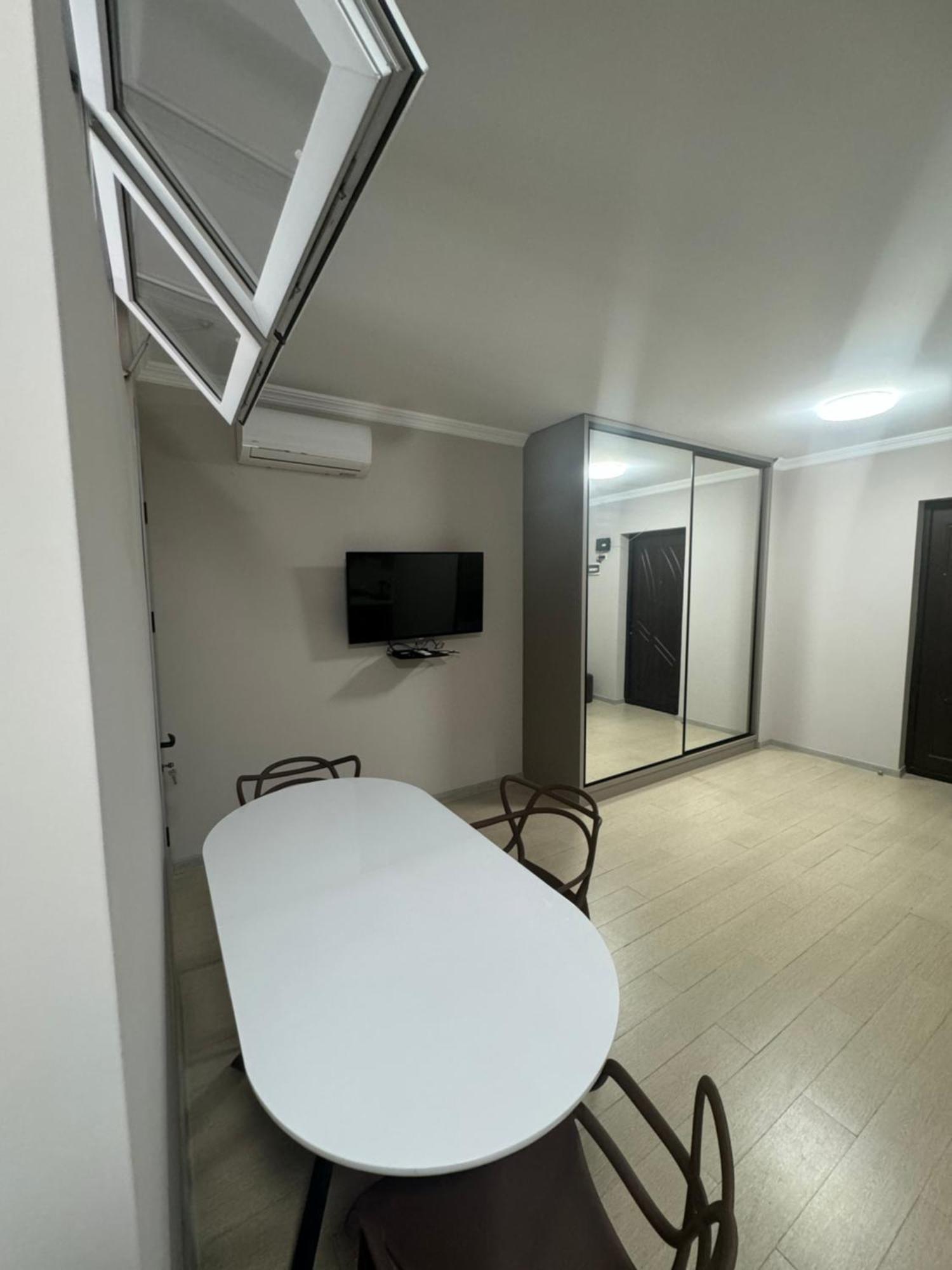 Pirosmani Mini Hotel Батумі Екстер'єр фото