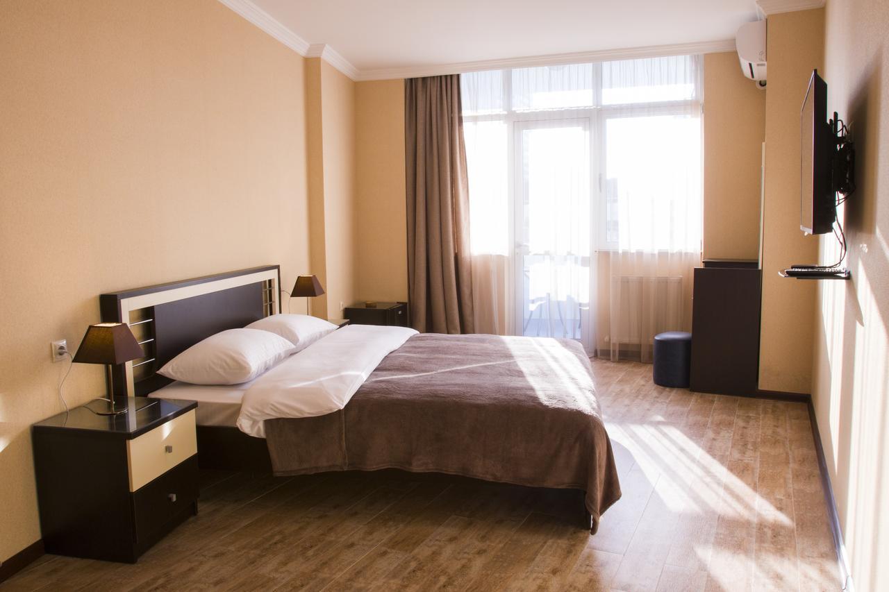 Pirosmani Mini Hotel Батумі Екстер'єр фото