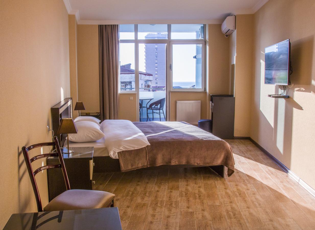 Pirosmani Mini Hotel Батумі Екстер'єр фото