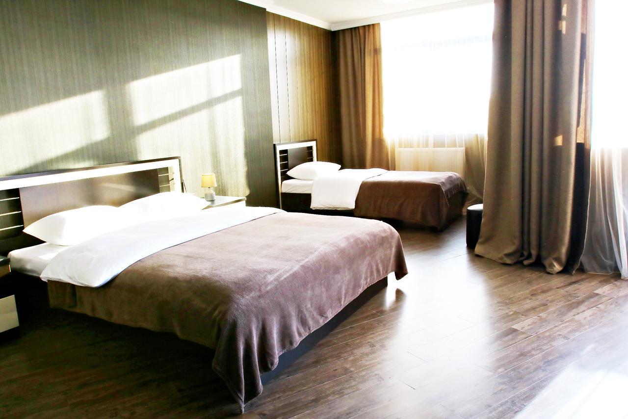 Pirosmani Mini Hotel Батумі Екстер'єр фото