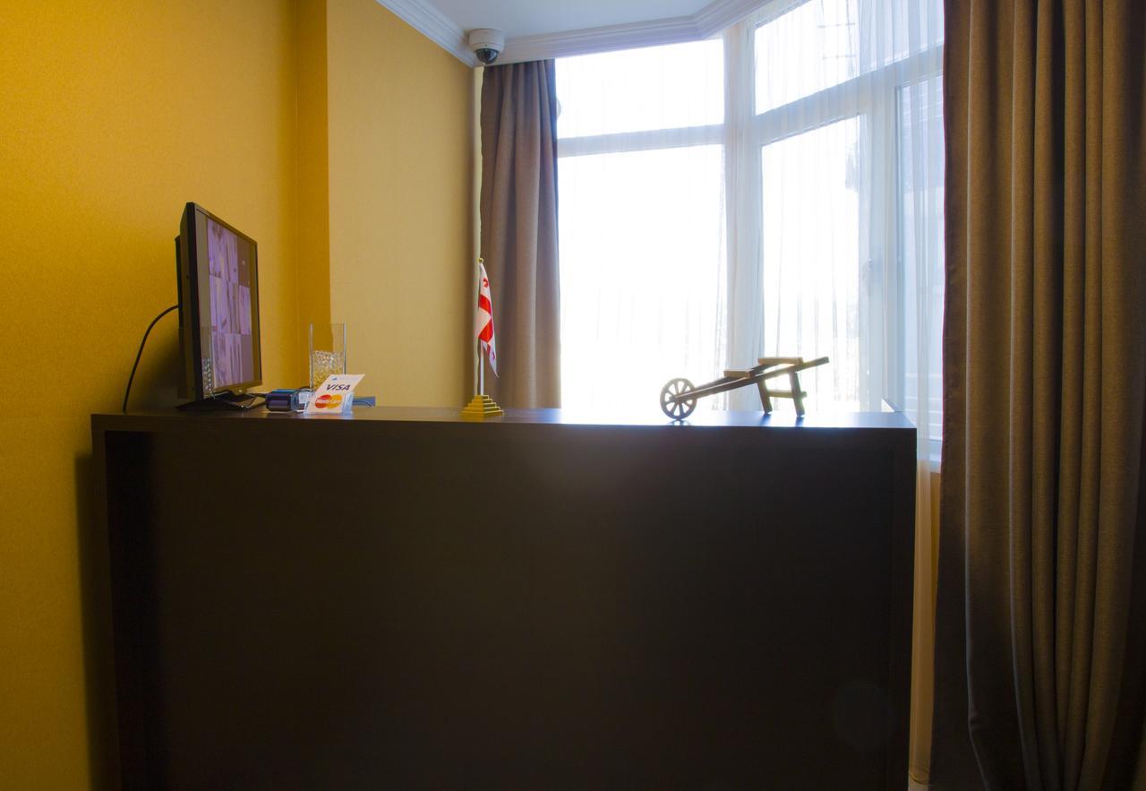 Pirosmani Mini Hotel Батумі Екстер'єр фото