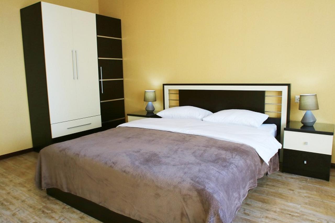 Pirosmani Mini Hotel Батумі Екстер'єр фото
